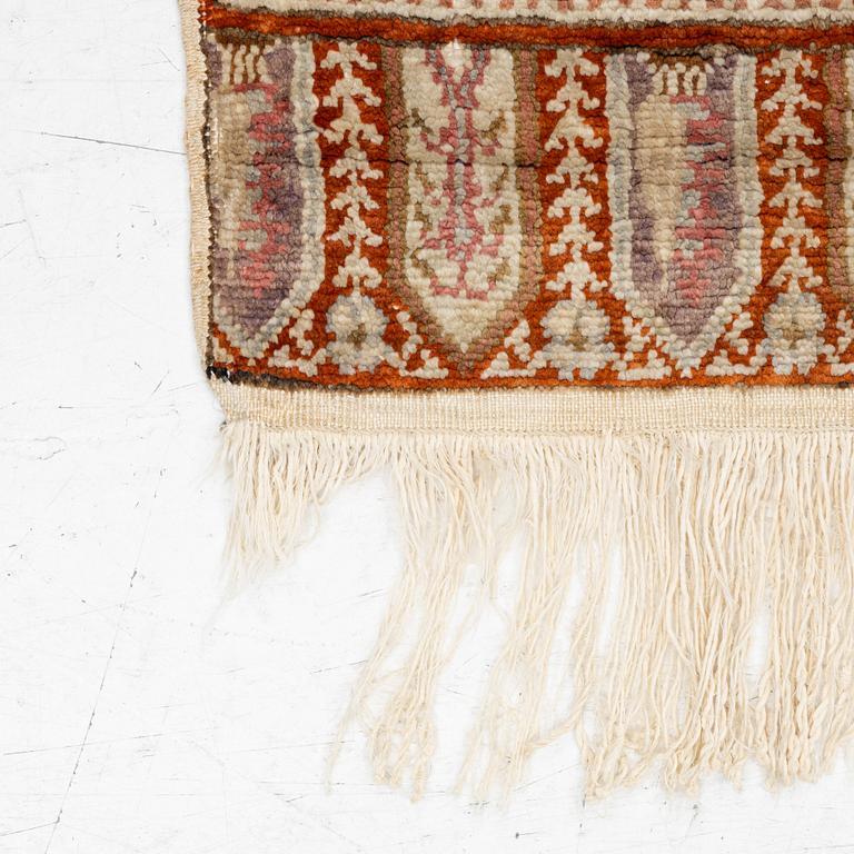 A Kayseri Saff rug, c. 228 x 87 cm.