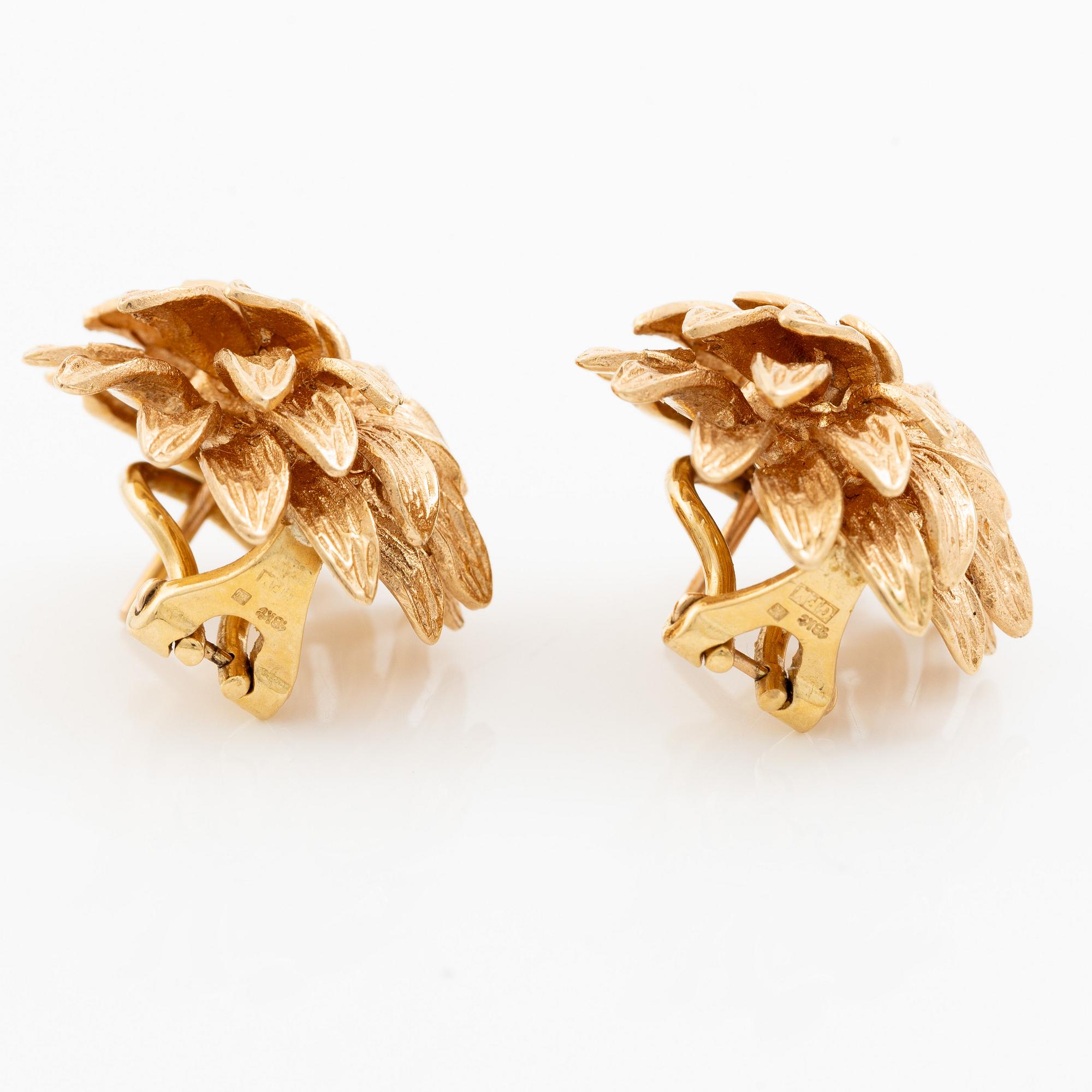 Earrings, 18K gold in the form of leaves.