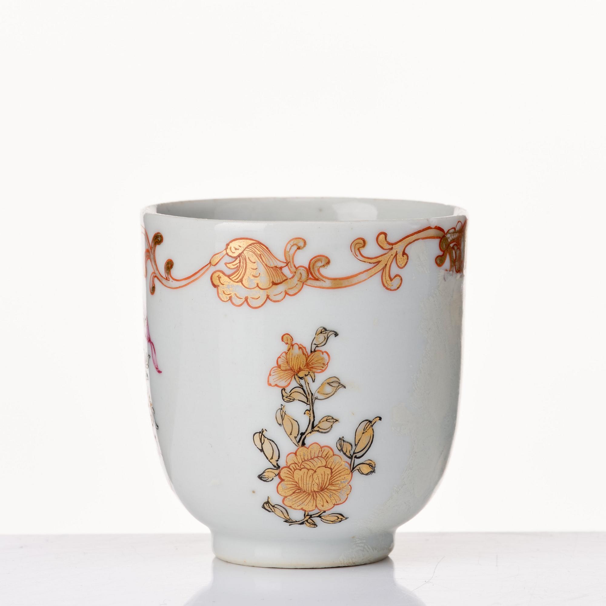 A part armorial tea service, Qing dynasty, 18th Century. (17 pieces).
