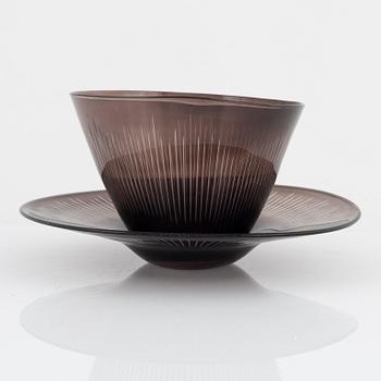 Vicke Lindstrand, bowl on plate, glass, Kosta, second half of the 20th century.
