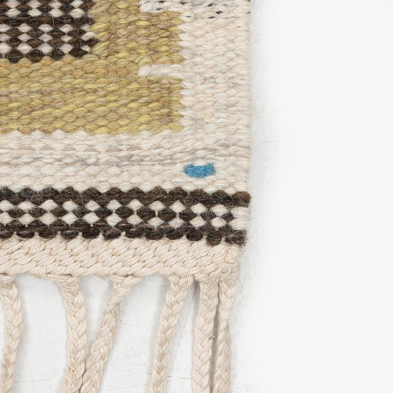 Märta Måås-Fjetterström, matta, "Nyponblomman", rölakan, ca 327 x 197 cm, signerad AB MMF.