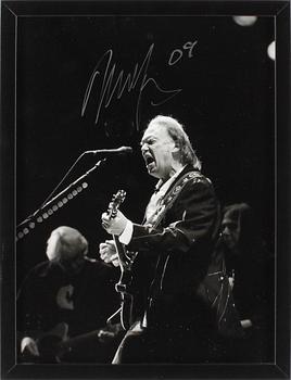 FOTOGRAFI, "Neil Young", av Micke Sandström. Säljes till förmån för Hjärt-Lungfonden.