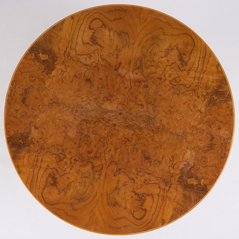 Josef Frank, a walnut veneered table model 1028, Firma Svenskt Tenn, pre 1985.
