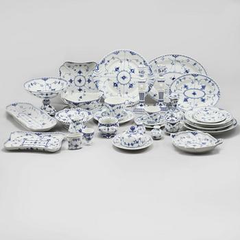 SERVISDELAR, 140 delar, "Musselmalet", porslin, Royal Copenhagen, 1900-talets andra hälft.