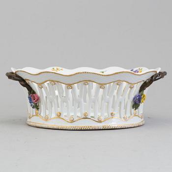 A porcelain bowl from Royal Copenhagen, Denmark, 1889-1922.