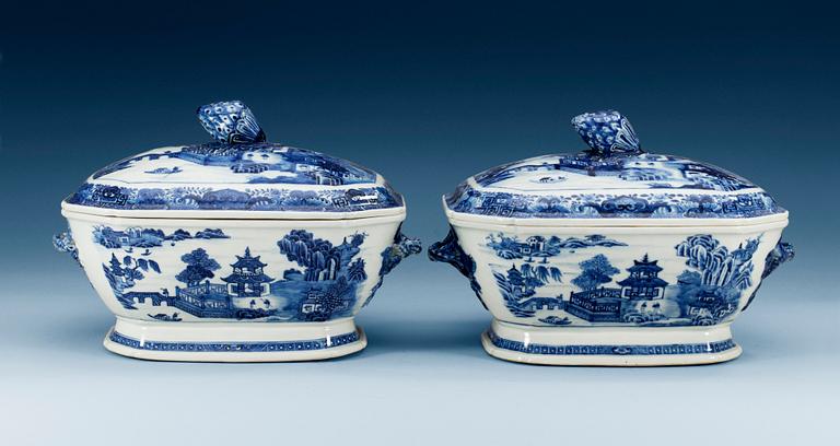 A pair of blue and white tureens with covers, Qing dynasty, Qianlong (1736-95). (2).