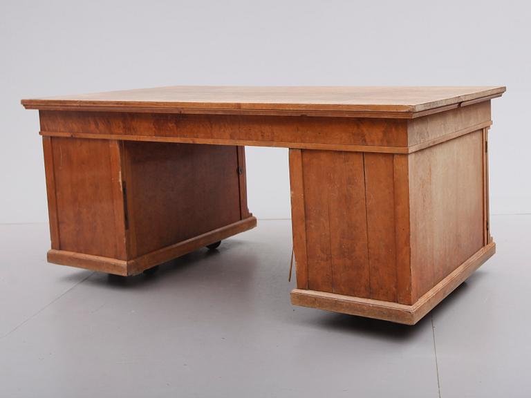 HURTSSKRIVBORD, Karl Johanstil, 1900-talets början.