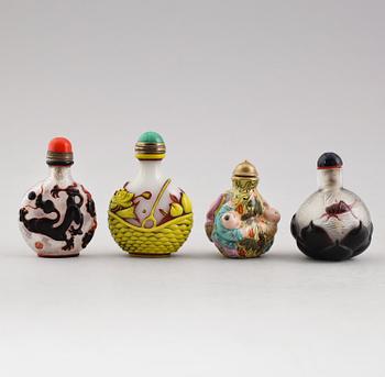 SNUSFLASKOR, 4 st, glas och porslin, Kina, 1900-/2000-tal.