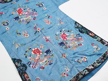 JACKA samt ROCK, broderat siden. Kina, 1900-talets första hälft.