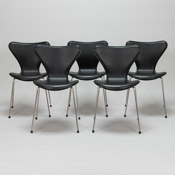 Arne Jacobsen, tuoleja, 5 kpl, "Sjuan", Fritz Hansen, Tanska.