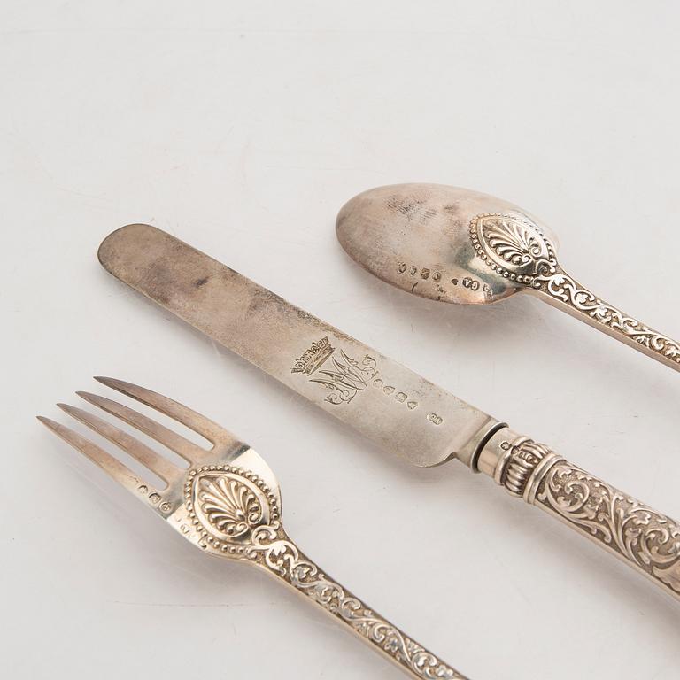 An Englis 19th century three pcs silver cutlery mark of GW Adams London 1876 total weight 172 grams.
