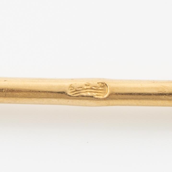 Brooch 18K gold set with octagonal and old-cut diamonds and sapphires.