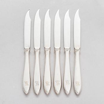 A set of six silver fruit knives, a sweatmeat bowl and a tea strainer, Finland 1922-31.