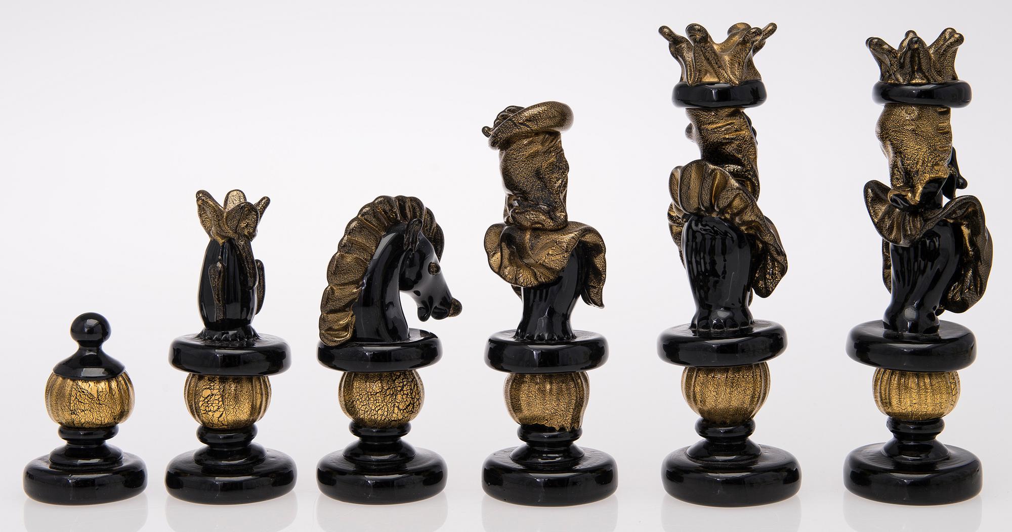 A PAULY & CIA MURANO CHESS BOARD.