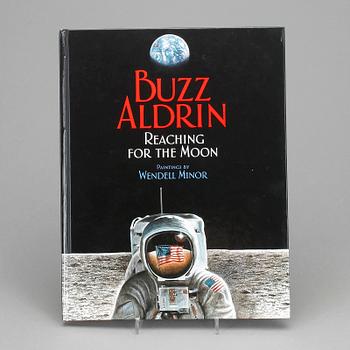 BUZZ ALDRIN f. 1930, autograf i bok.