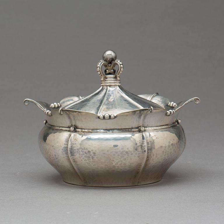 BONBONJÄR, J Paulsen Köpenhamn 1893-1957, silver, vikt ca 348 g.