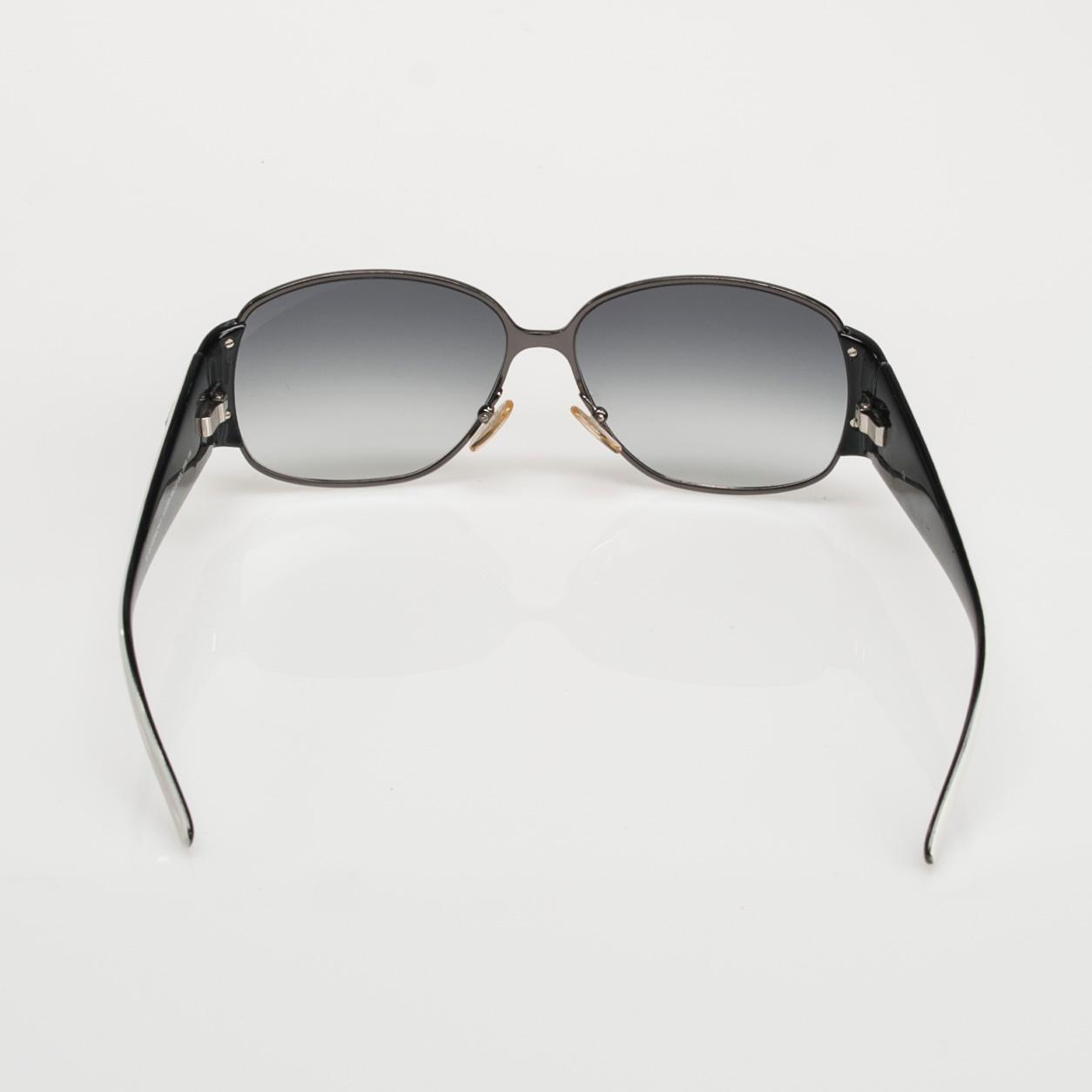 SOLGLASÖGON, Givenchy.