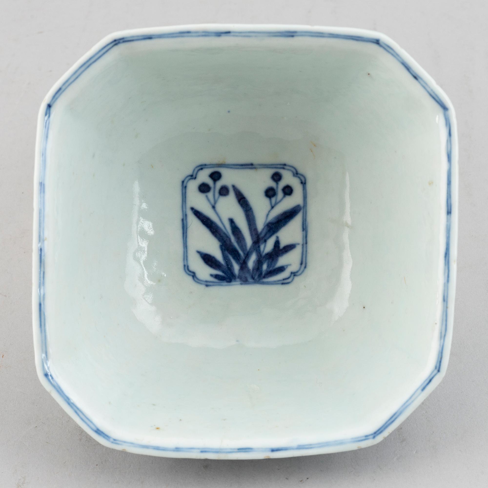 A blue and white bowl, Qing dynasty, 18th century.