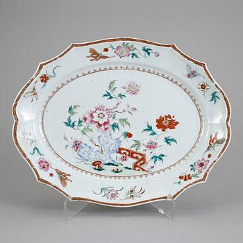 STEKFAT, porslin, Kina, Qianlong 1736-95.