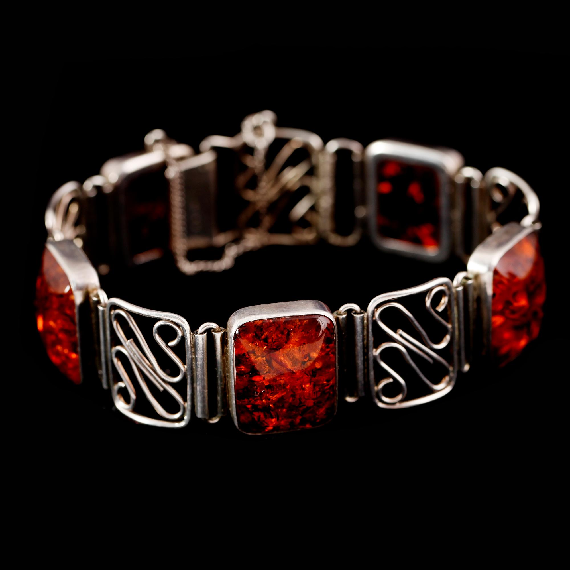 SMYCKEN, 4 delar, bärnsten, 1900-tal.