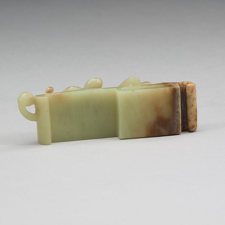 SVÄRDSFÄSTE, jade. Möjligen de krigande staternas period (475 f. Kr - 221 f.Kr).