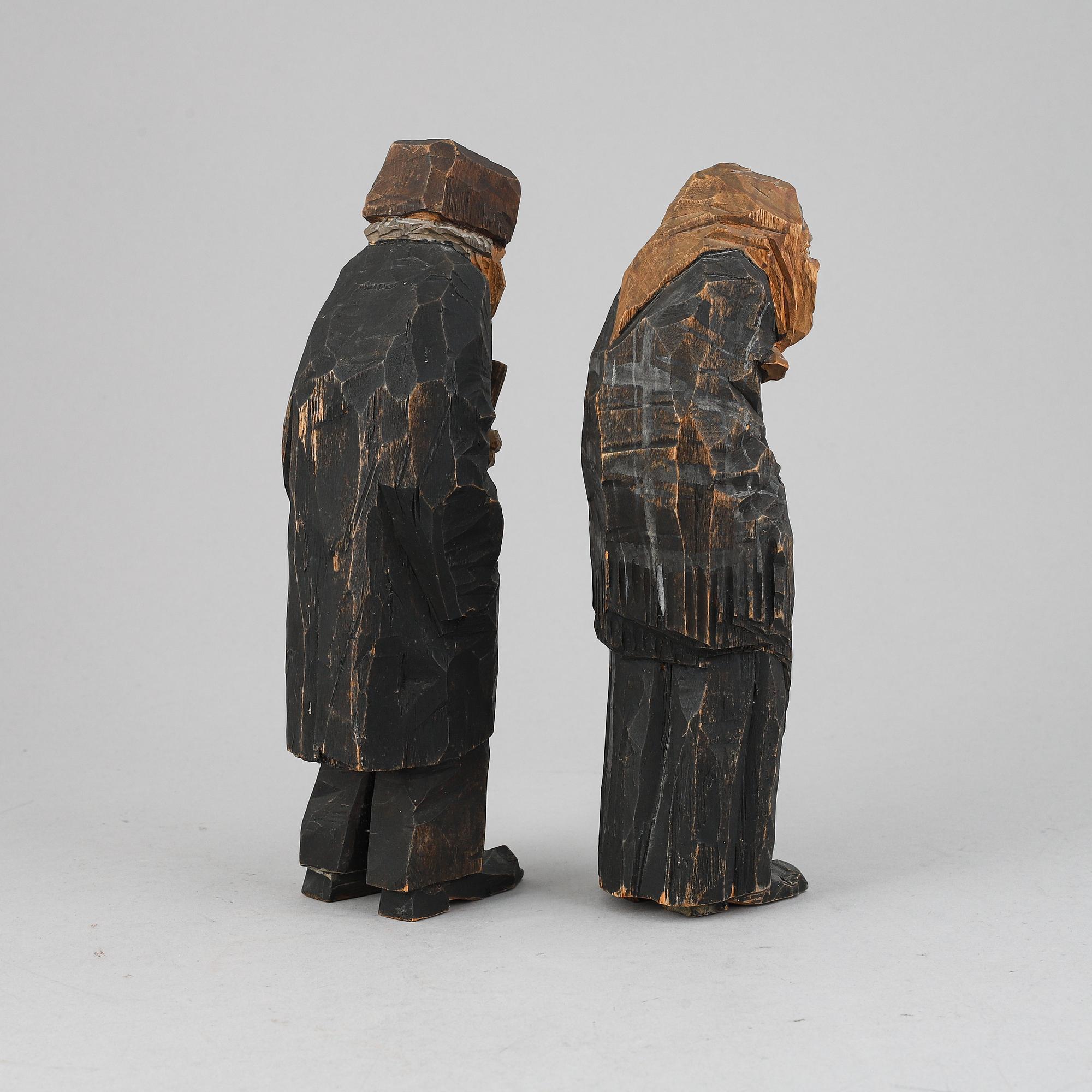Unknown artist 20th Century, sculpture. A pair. Unsigned. Height 24.5 cm and 24 cm.