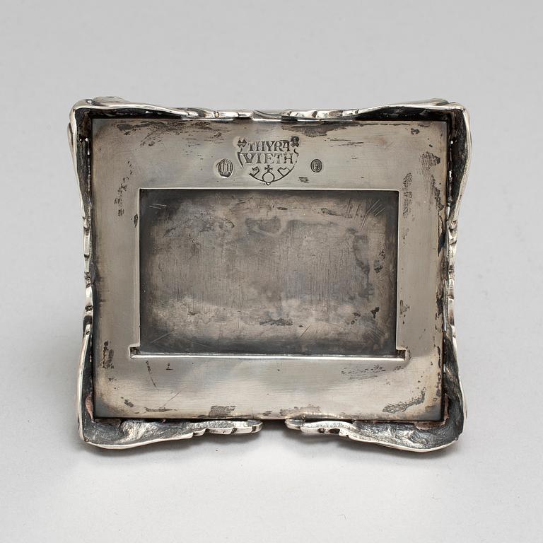 THYRA VIETH, a silver box, Copenhagen 1910.