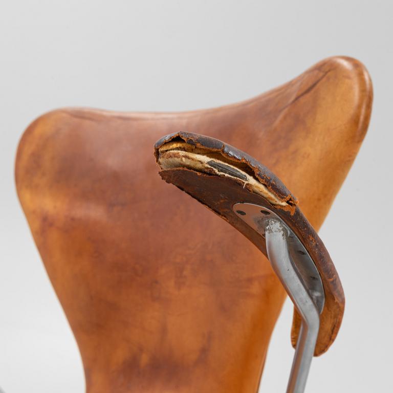 Arne Jacobsen, skrivbordsstol, "Sjuan", Fritz Hansen, Danmark, 1950-tal.