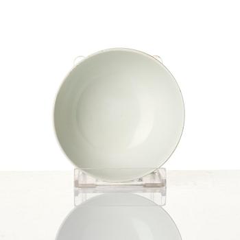 A famille rose armorial cup and stand with the monogram of the Swedish King Gustavus III, Qing dynasty, 18th century.