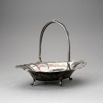 KORG, silver. Finland, otydliga stämplar, 1943-tal. Vikt ca 413 g.