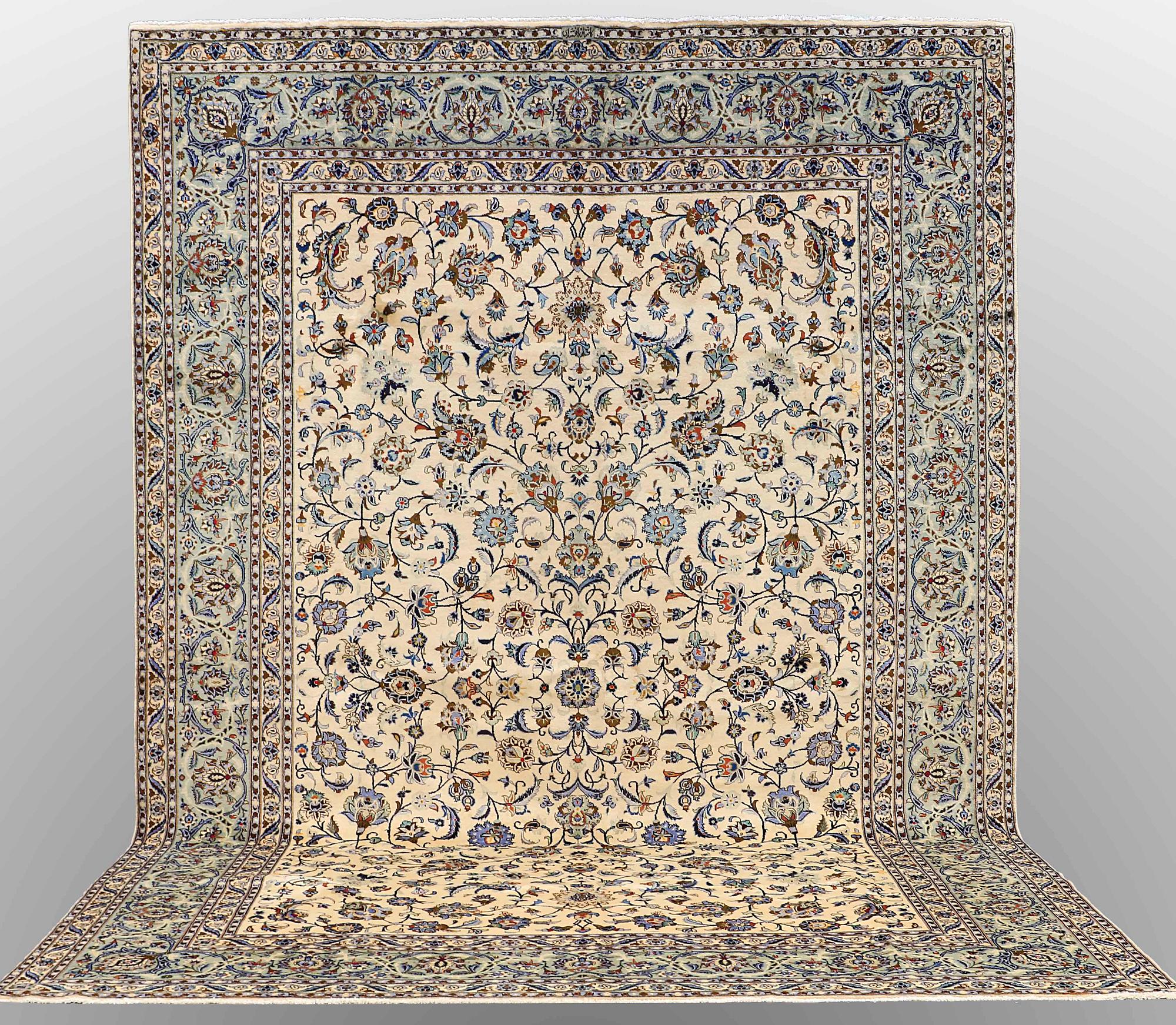 A carpet, Kashan, ca 474 x 320 cm.