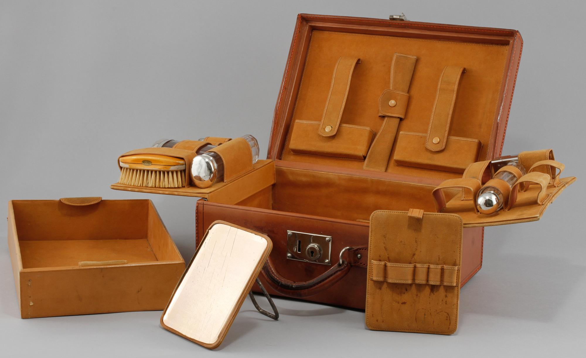 RESENECESSÄR, omkring 1900-talets mitt.