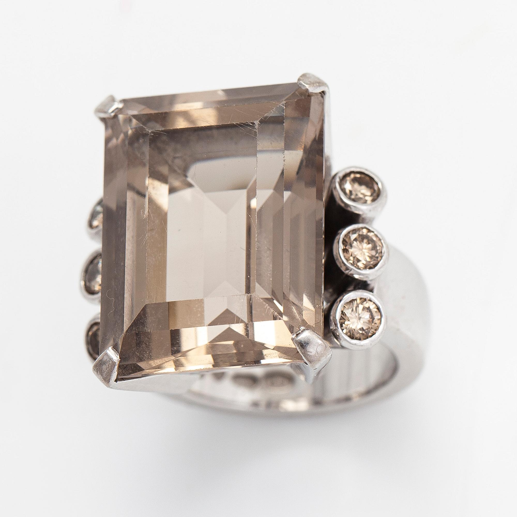 An 18K whitegold ring with an emeraldcut smokey quartz and diamonds approx 0.70 ct in total, Kultala, Helsinki 2008.