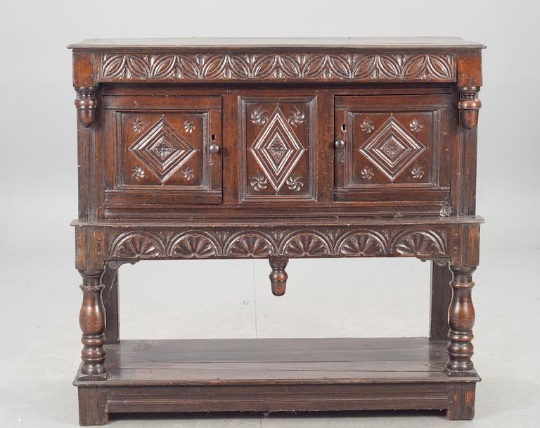 SKÅP. Barock, England, 1600-tal.