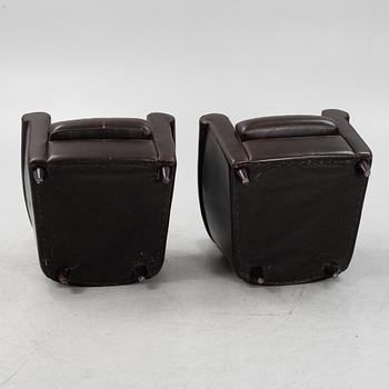 A pair of leather upholstered easy chairs, end of the 20th Century.