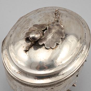 SOCKERSKRIN, silver, Olof Hagrelius, Mariefred,  empire, 1827, vikt 948 gram.