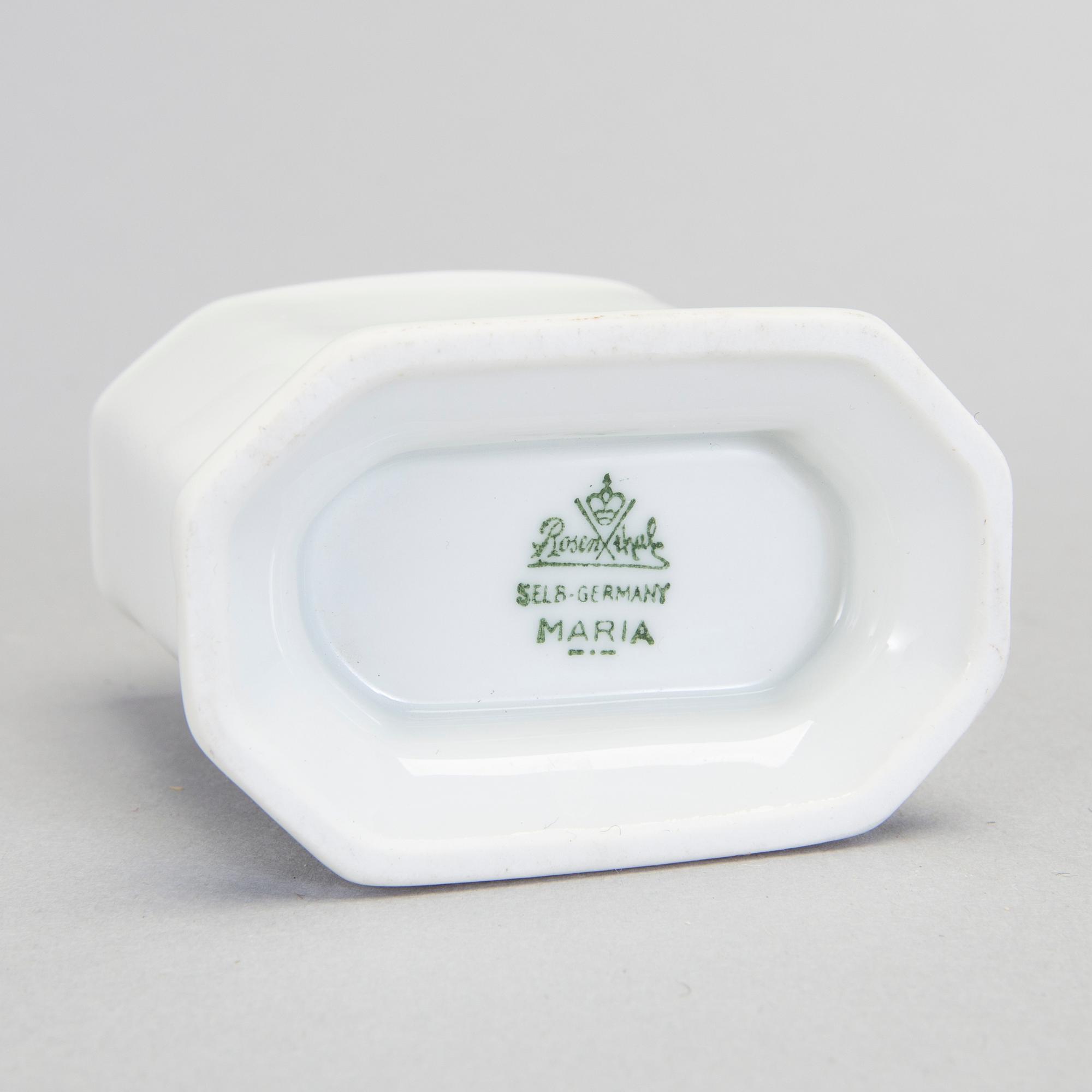 BULJONGKOPPAR med FAT, 13 st, samt SERVISDELAR, 12 st, "Maria Vit", Rosenthal.