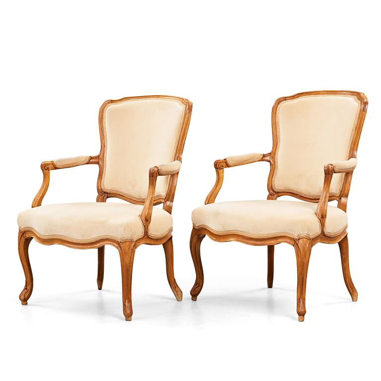 KARMSTOLAR, ett par, av Francois Reuze (mästare i Paris 1743-1799), Louis XV, 1700-talets andra hälft.