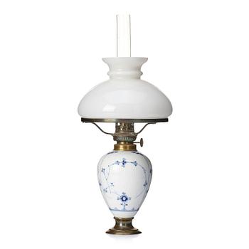 487. A Royal Copenhagen 'Musselmalet' / 'blue fluted' table lamp, Denmark, omkring 1900.