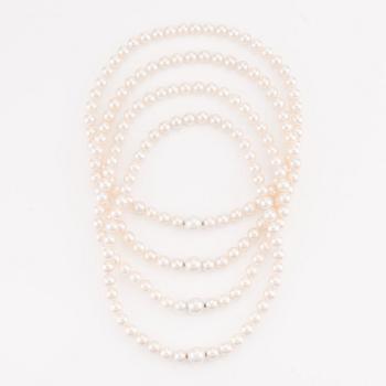 Fyra collier odlade pärlor, Gaudy.