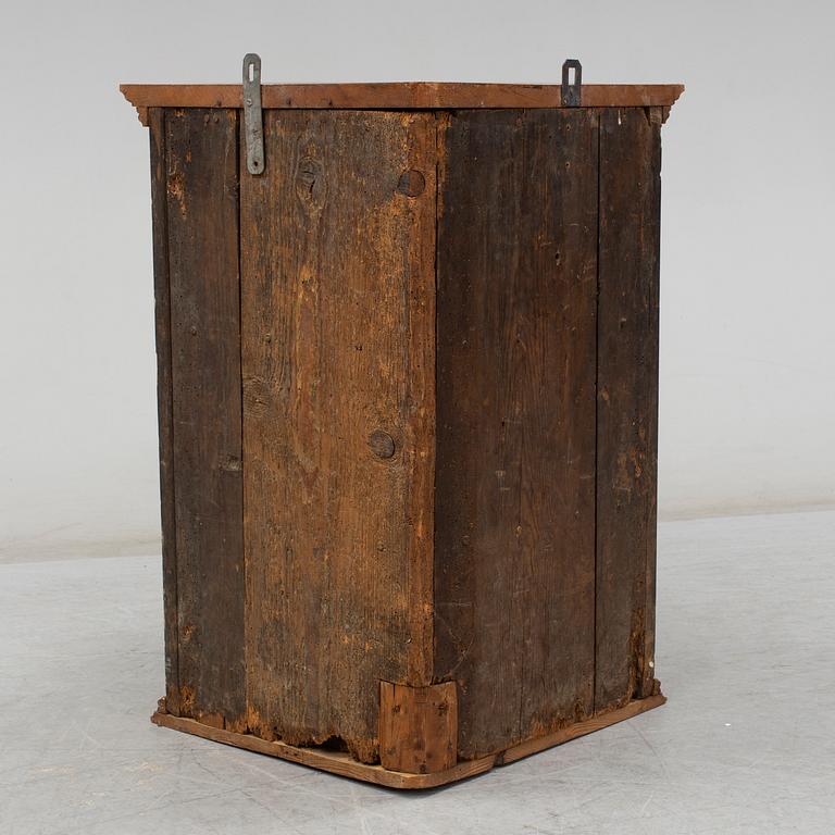 HÖRNSKÅP, allmoge, daterat 1795.