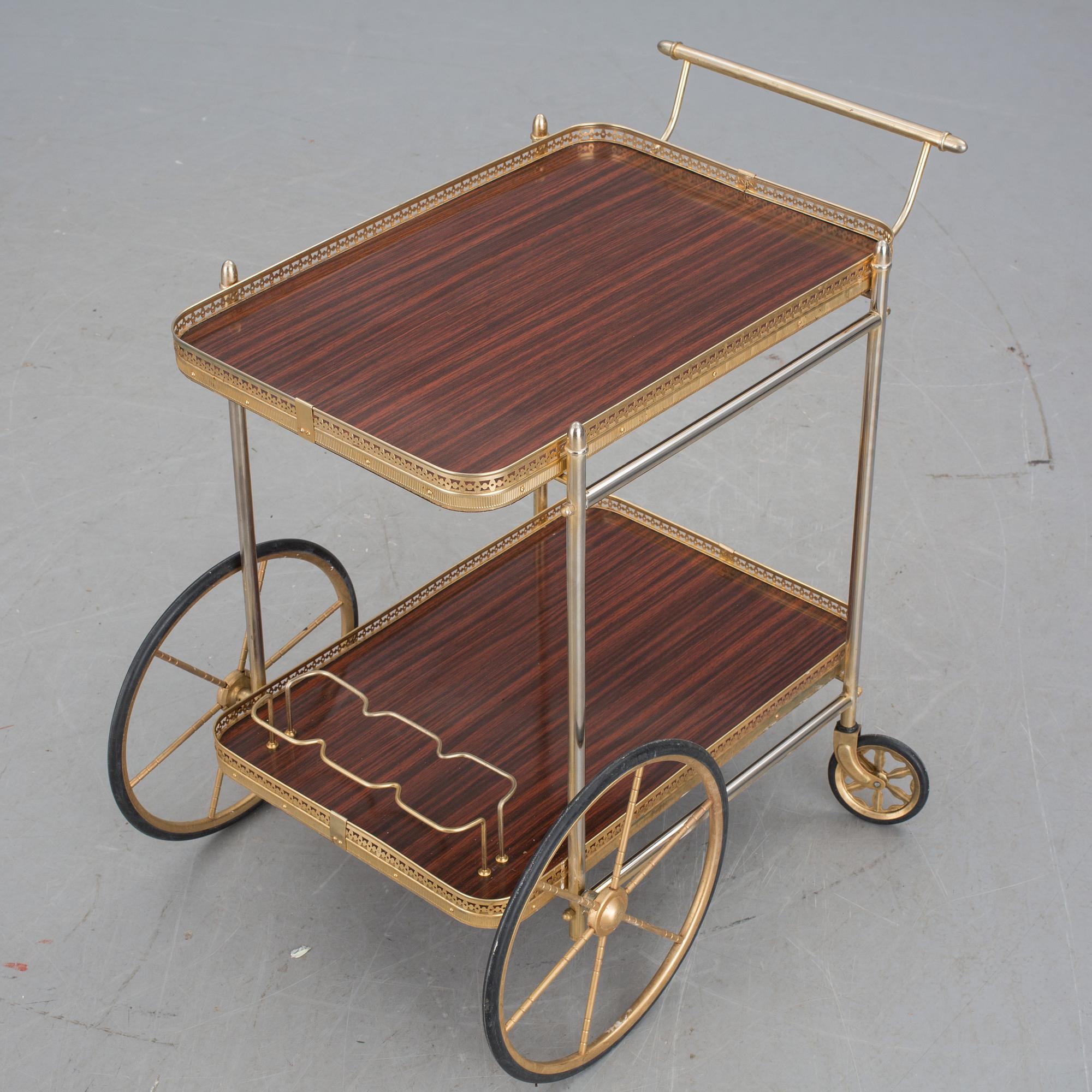 SERVERINGSVAGN, 1900-talets andra hälft.