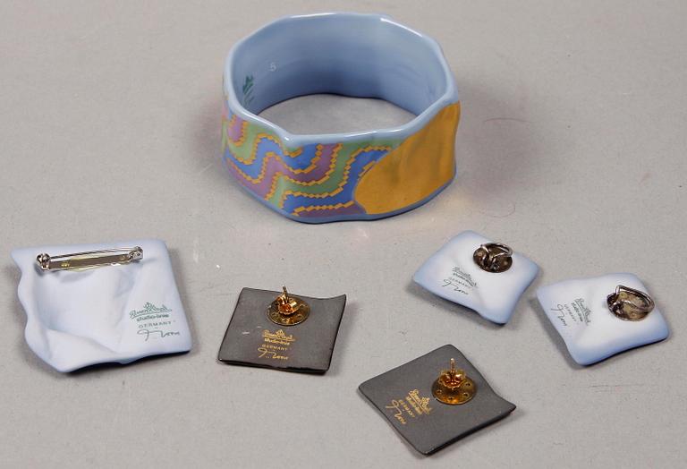 ARMBAND, BROSCH samt ÖRHÄNGEN, två par, porslin, Rosenthal studio-linie.