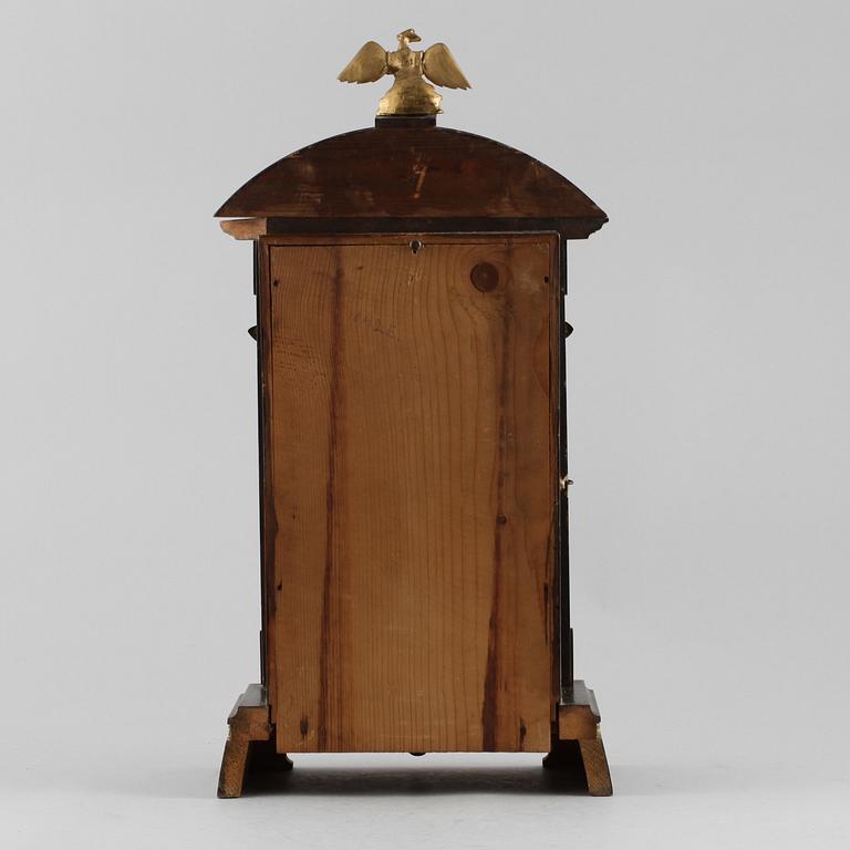 BORDSPENDYL, empirestil, 1900-talets första del.