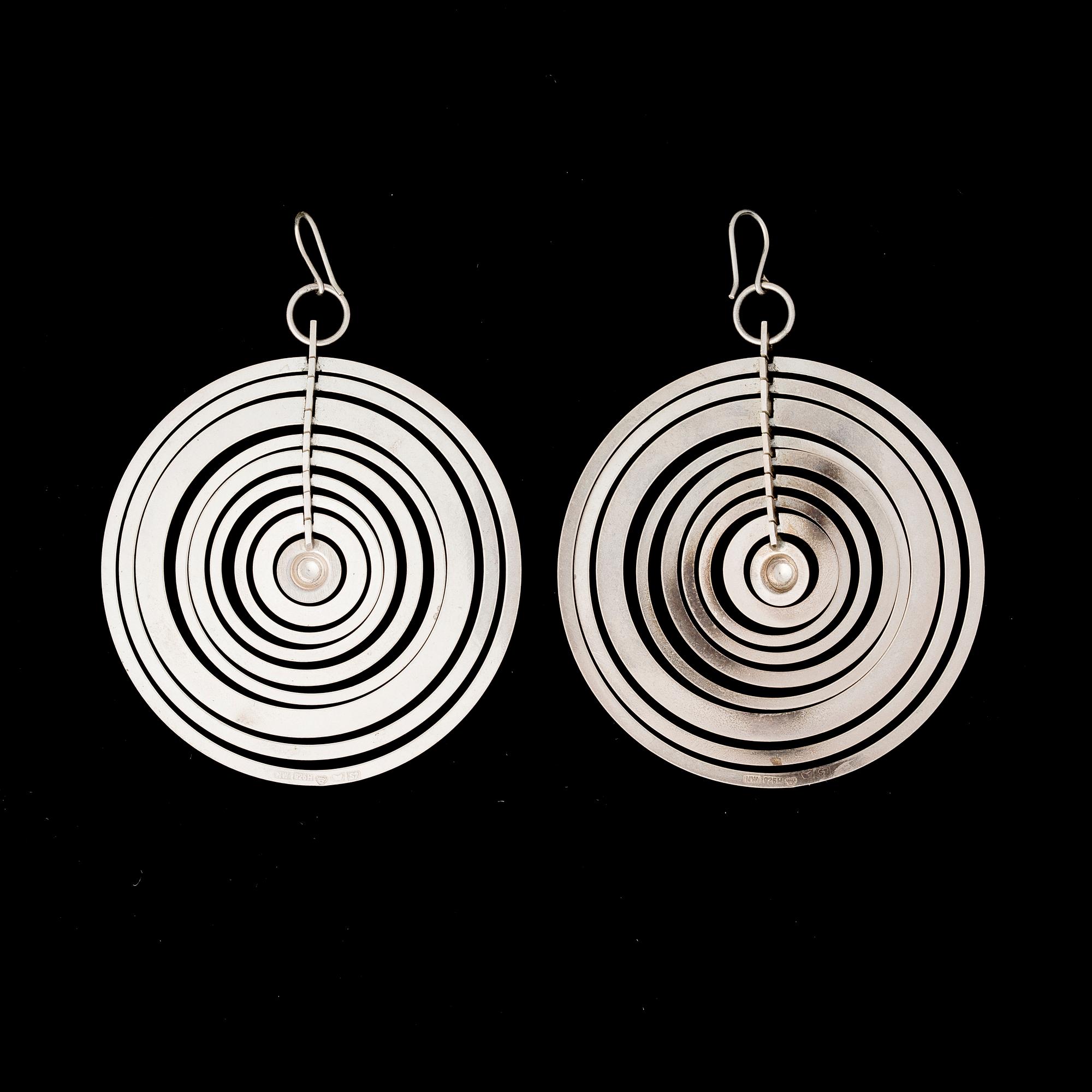 TAPIO WIRKKALA, örhängen "silvermåne", silver.  Kultakeskus 1971.