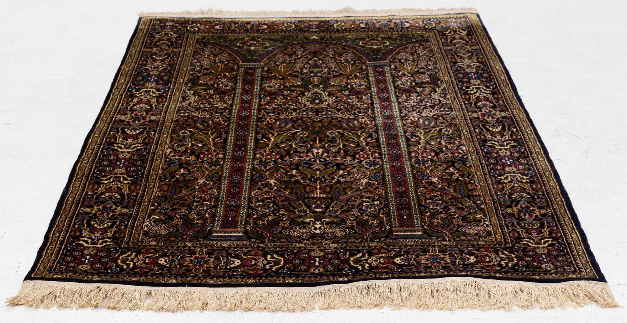 Matta, Ghom, part silk, ca. 195 x 127 cm.