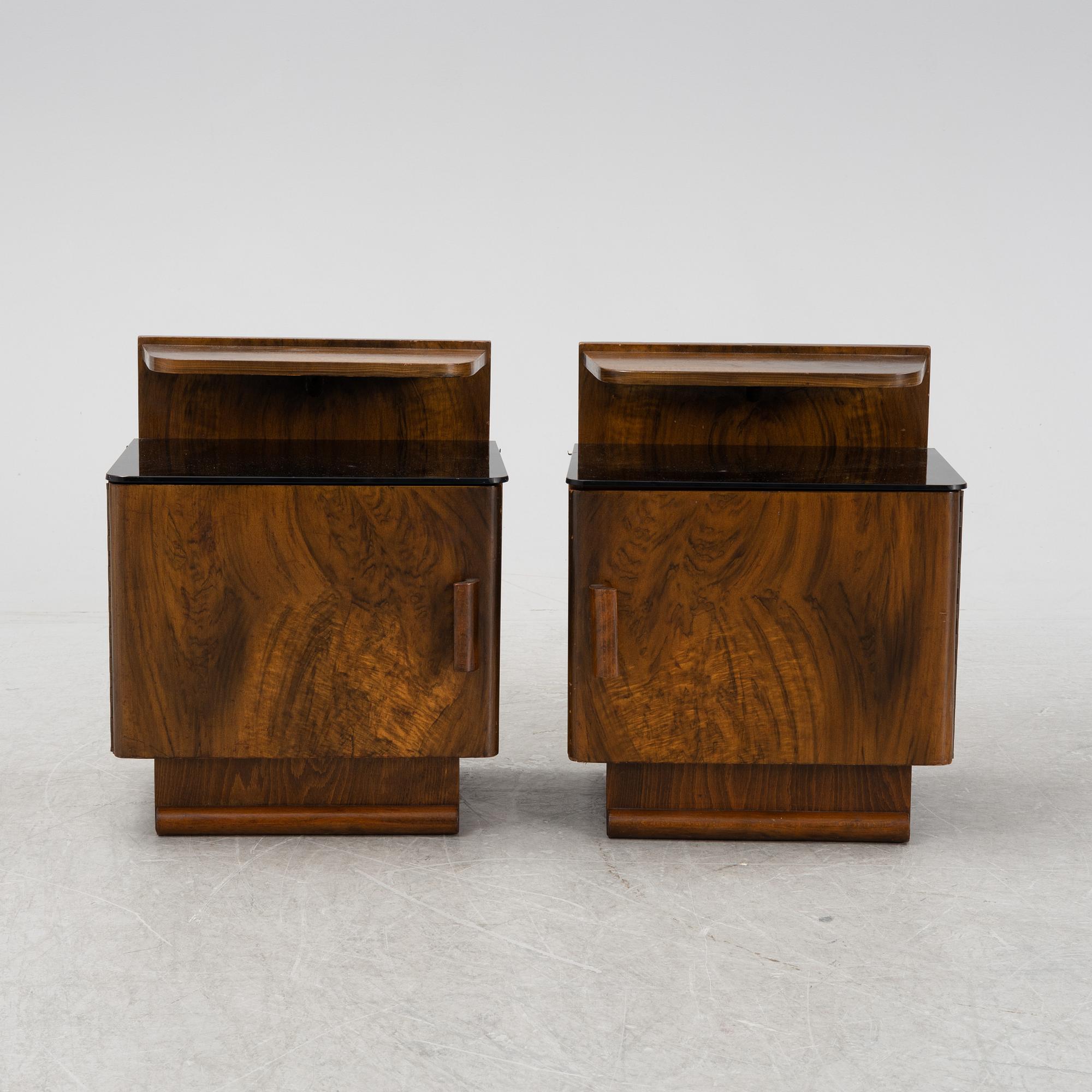 A pair of walnut veneered bedside tables, 1930's/40's.