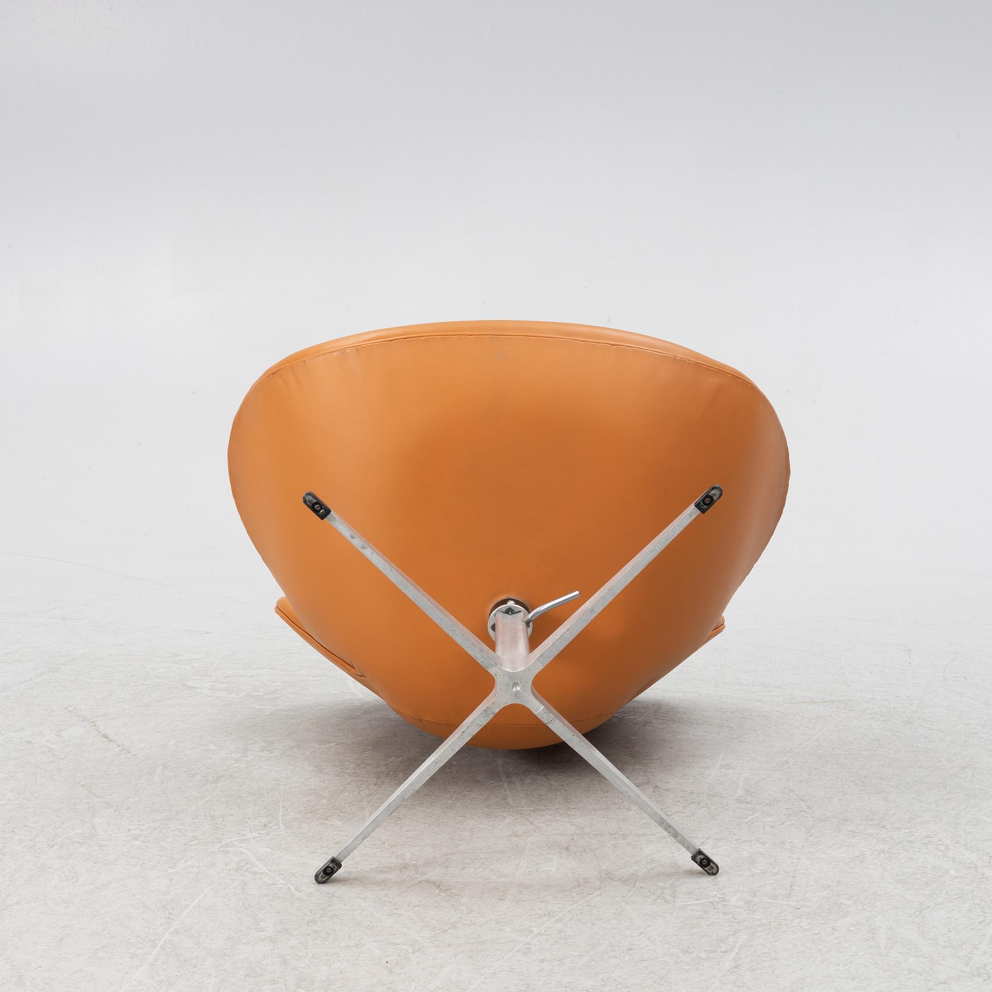 Arne Jacobsen, armchair, "The Swan", Fritz Hansen, Denmark, probably 1960s.