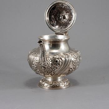KANNA, silver, oidentifierad mästare J.A, London, England, 1852. Vikt 903 gram.