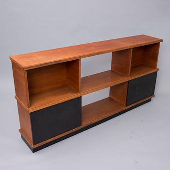 BOKHYLLA, "Cantu- serien" Ilmari Tapiovaara. Formgiven 1957.